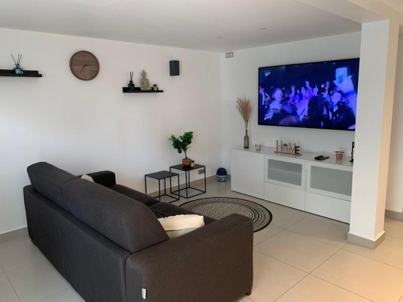 Auberge Appartement Ormesson Sur Marne / Sucy En Brie Exteriör bild